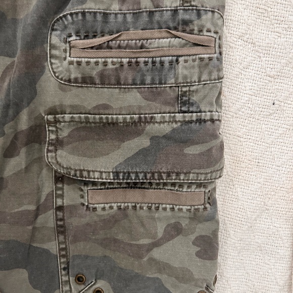 Juicy Couture Cargo Capri - Picture 7 of 11